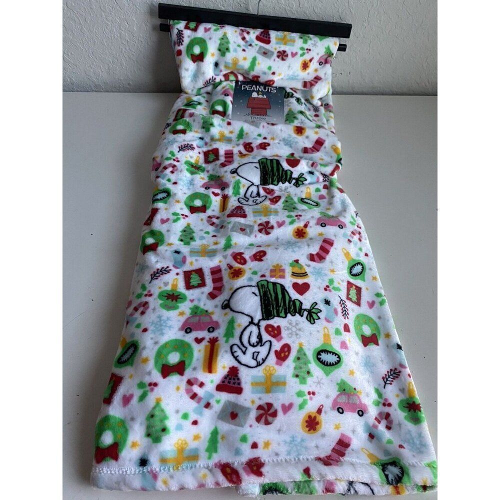 Peanuts Snoopy Throw Blanket 50x70” Christmas‎ Green Bobble Hat Ornaments NEW